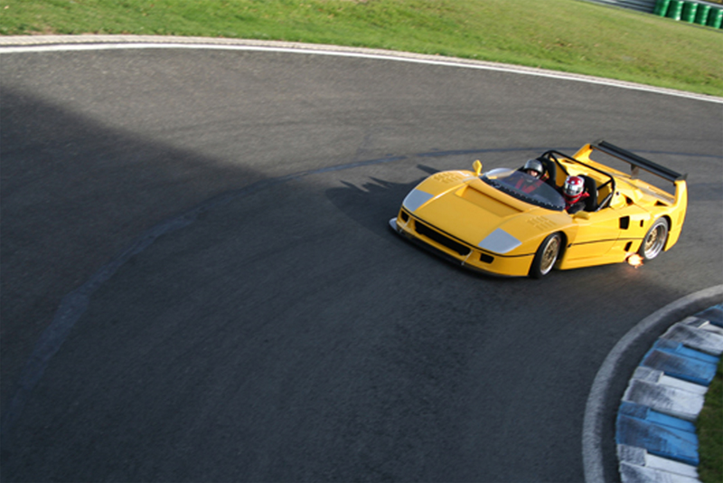 Illustration for article titled The Story Of The Ferrari F40 LM That Lost Its Top